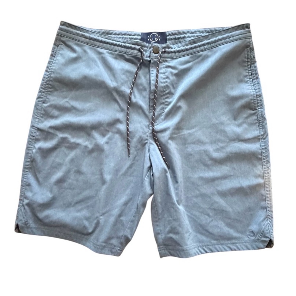 Even Tide Men's Blue Kai hybrid casual Shorts size 38. 10" inseam, lightweight